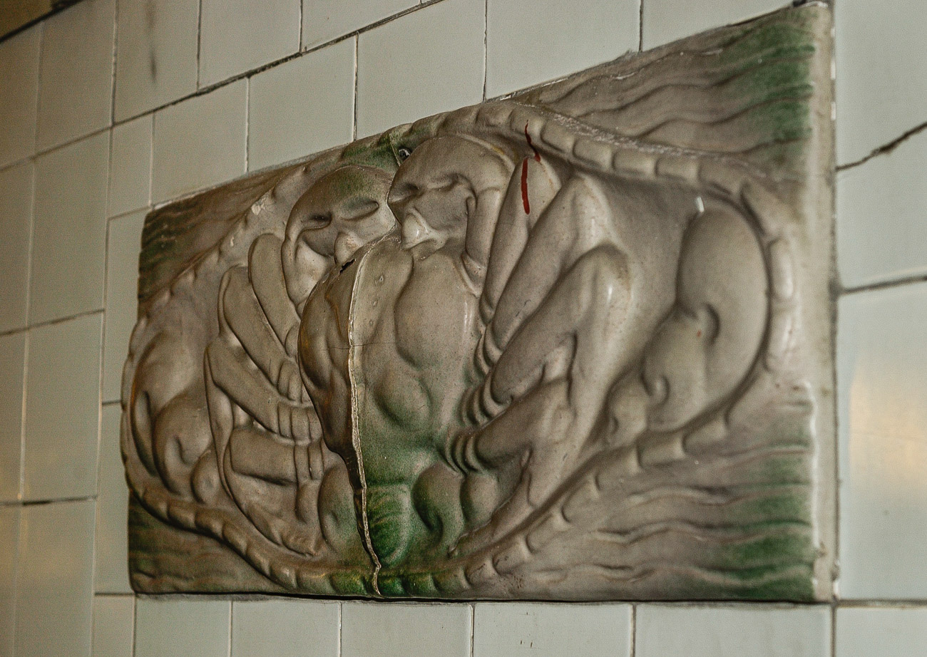 Historical St. Pauli Elbe Tunnel: Maritime Relief