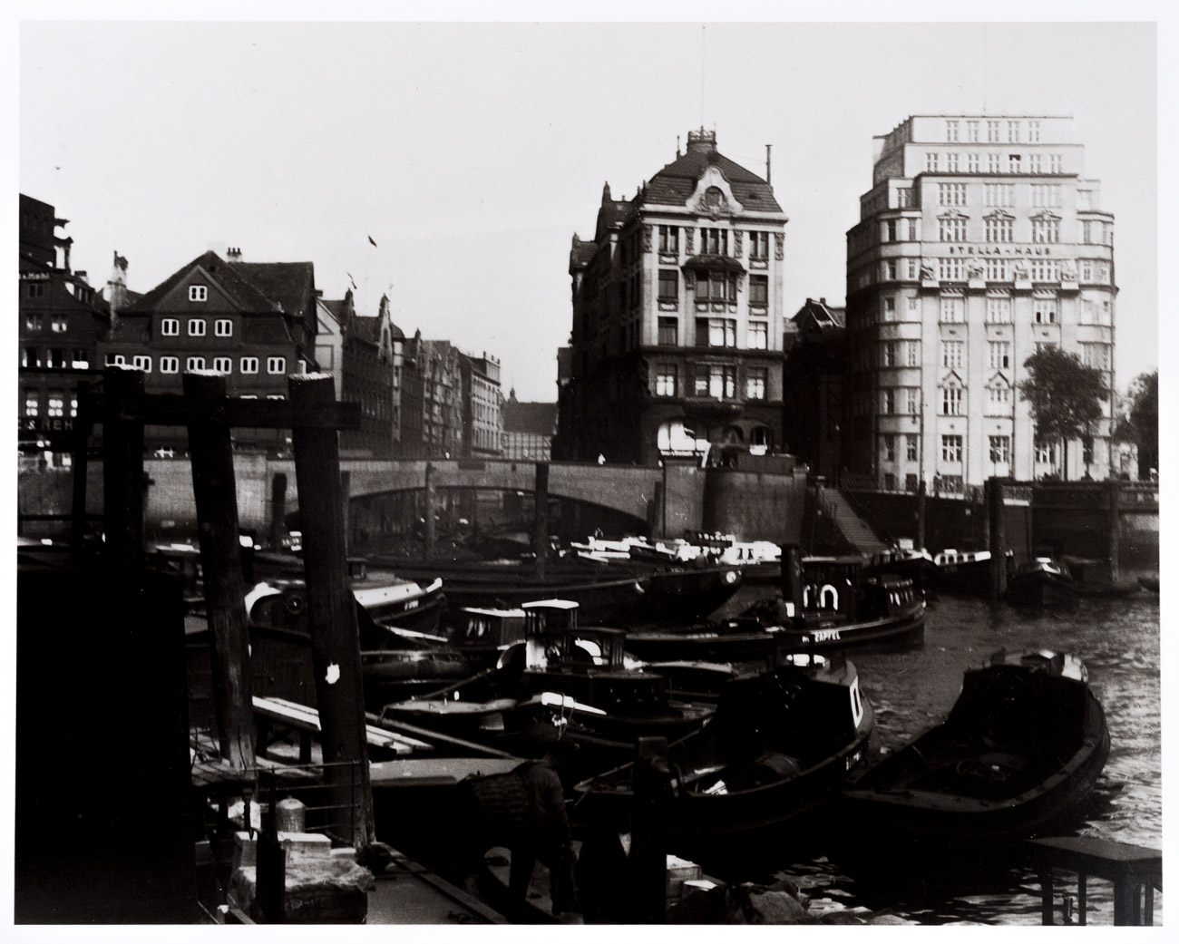 Hamburg's Inner Harbour at the Schaartor 1917